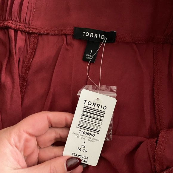 NWT Torrid size 1 red button front skirt - Picture 3 of 5